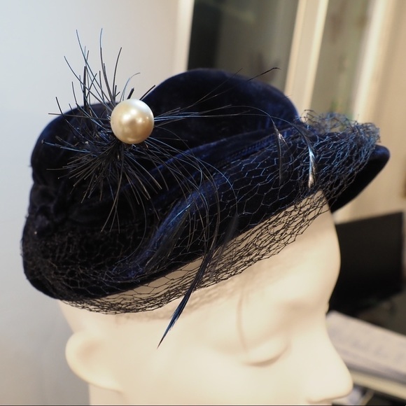 Vintage navy velvet hat fishnet feather faux pearl - Picture 2 of 13